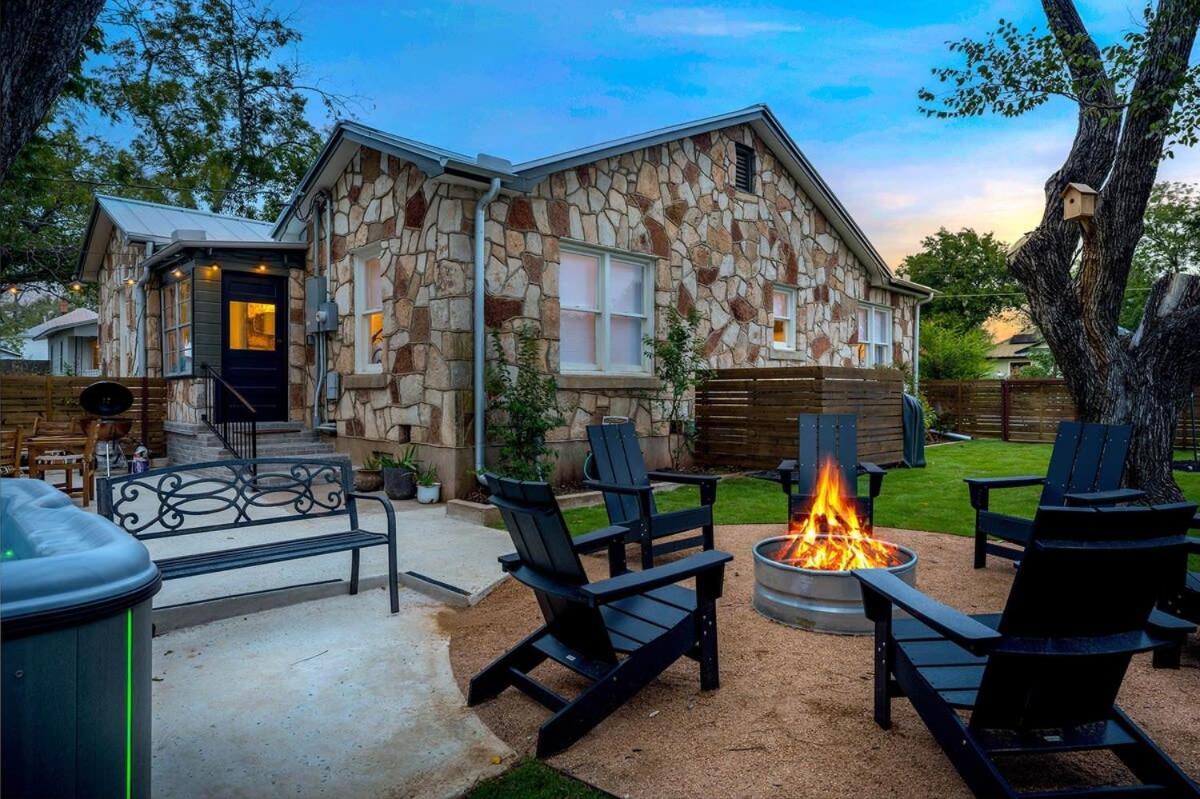 The Rock Haus - Fire Pit & Hot Tub Villa Fredericksburg Exterior photo