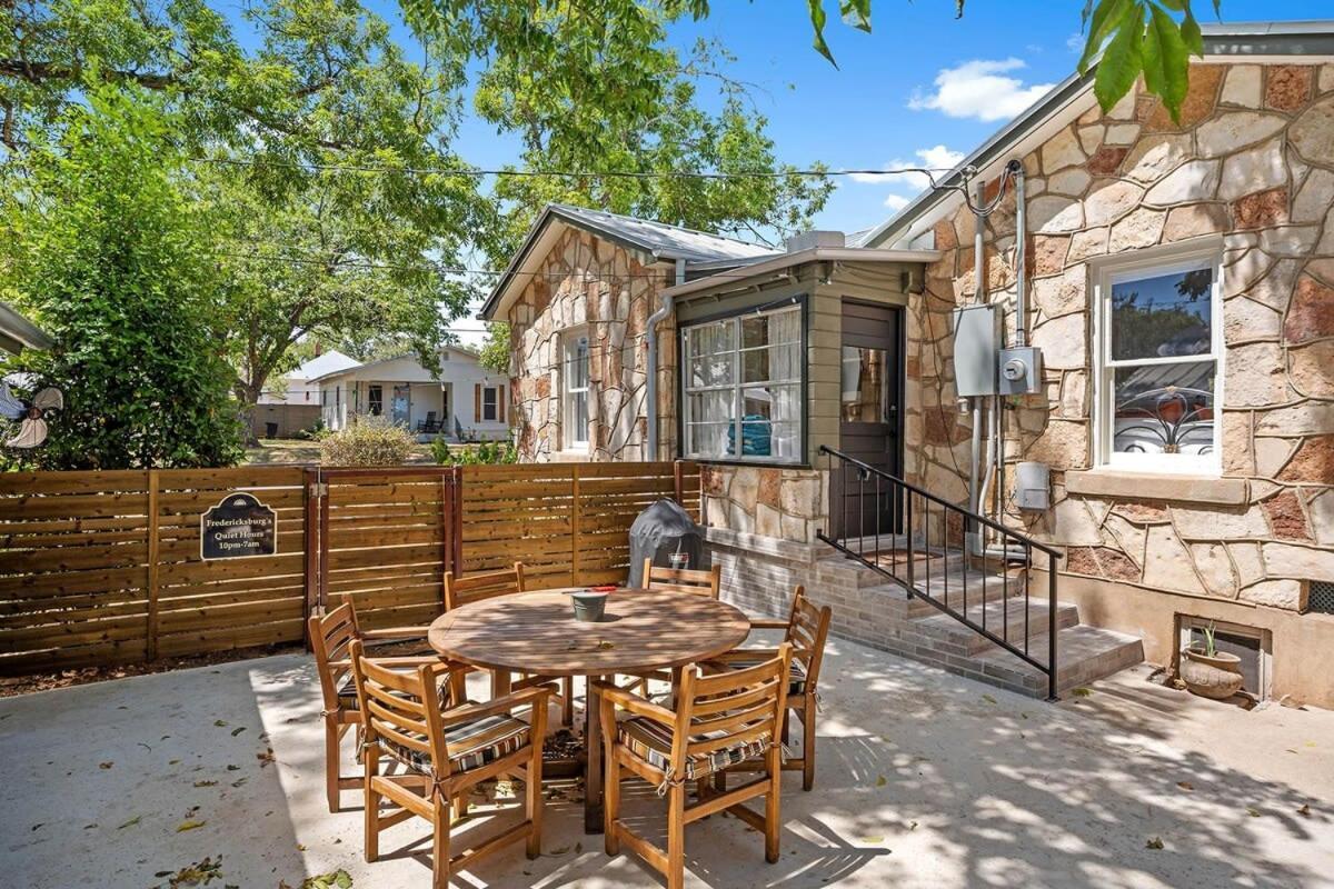 The Rock Haus - Fire Pit & Hot Tub Villa Fredericksburg Exterior photo